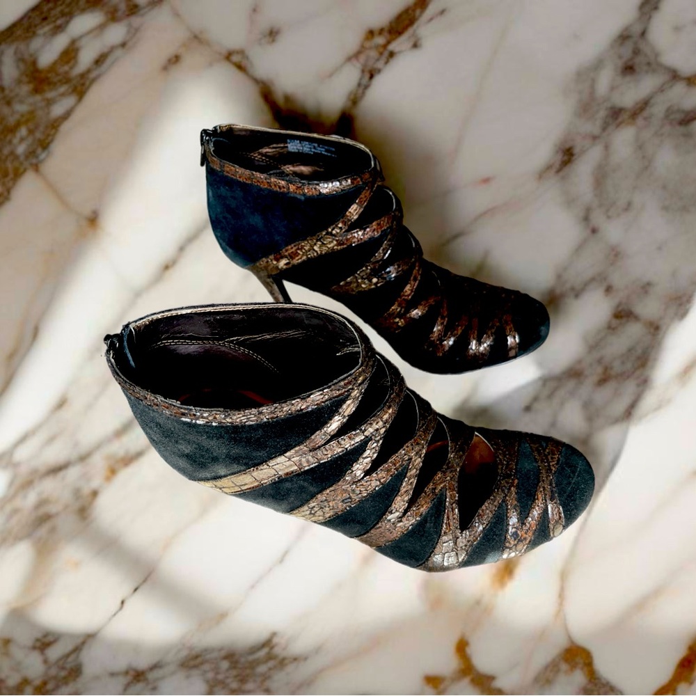 Carlos Santana Heels 8 1/2 Black and Gold